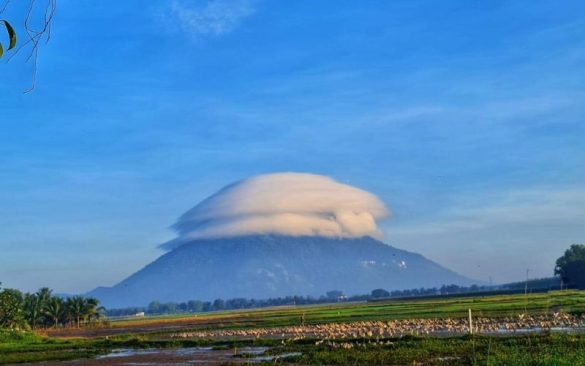 Lý giải hiện tượng đám mây hình đĩa bay xuất hiện ở núi Chứa Chan và núi Bà Đen