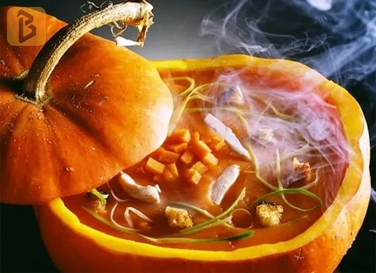 Món súp bí ngô vào ngày Halloween.
