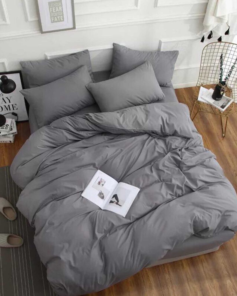 Thay drap giường có màu sắc trung tính và chọn loại vải cotton 100% hoặc lụa, tencel.