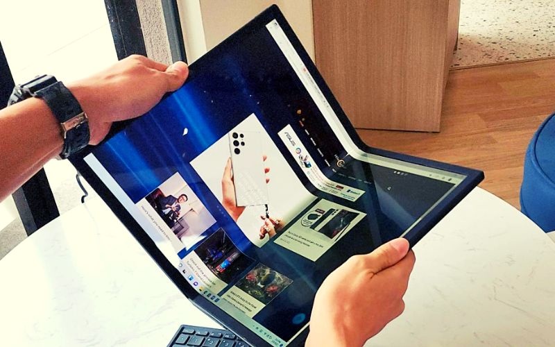 ASUS ra mắt Zenbook 17 Fold OLED màn hình gập 17.3 inch đầu tiên giá 90 triệu đồng