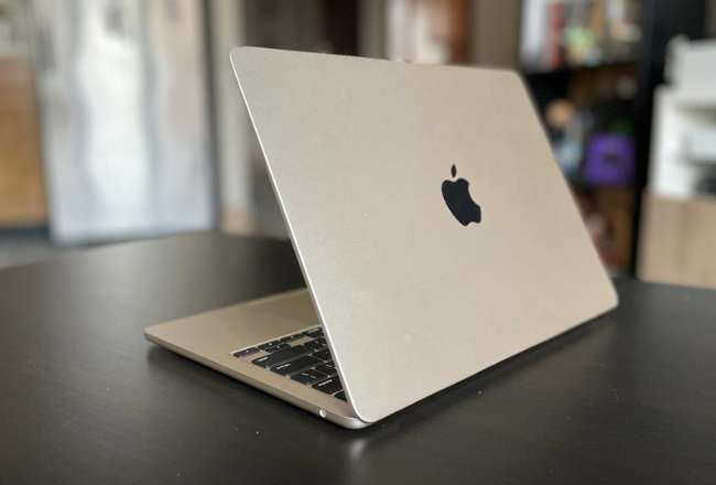 Laptop Apple (Macbook) với phiên bản màu trắng sang trọng